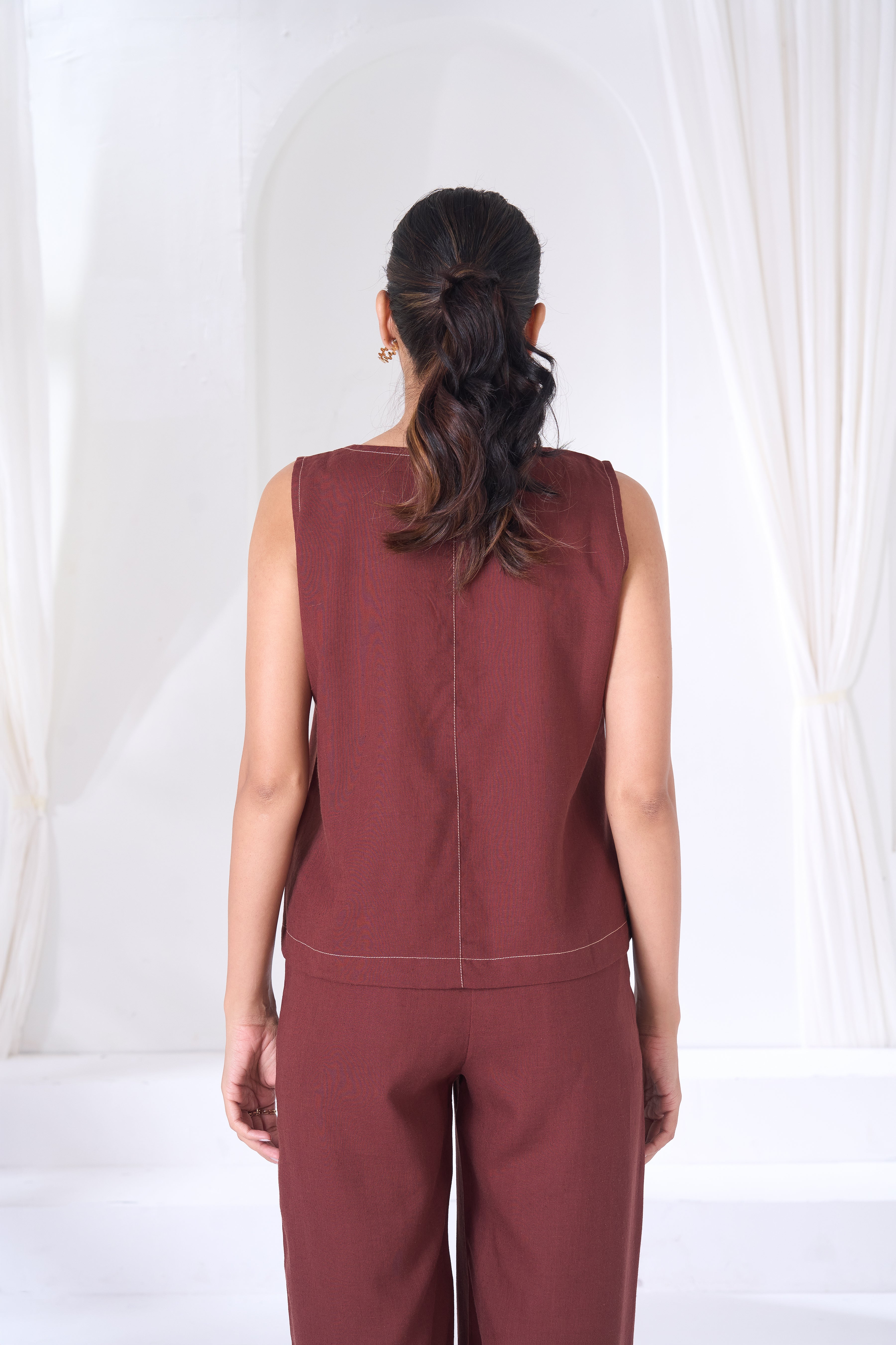 Contrast Stich Sleeveless Top