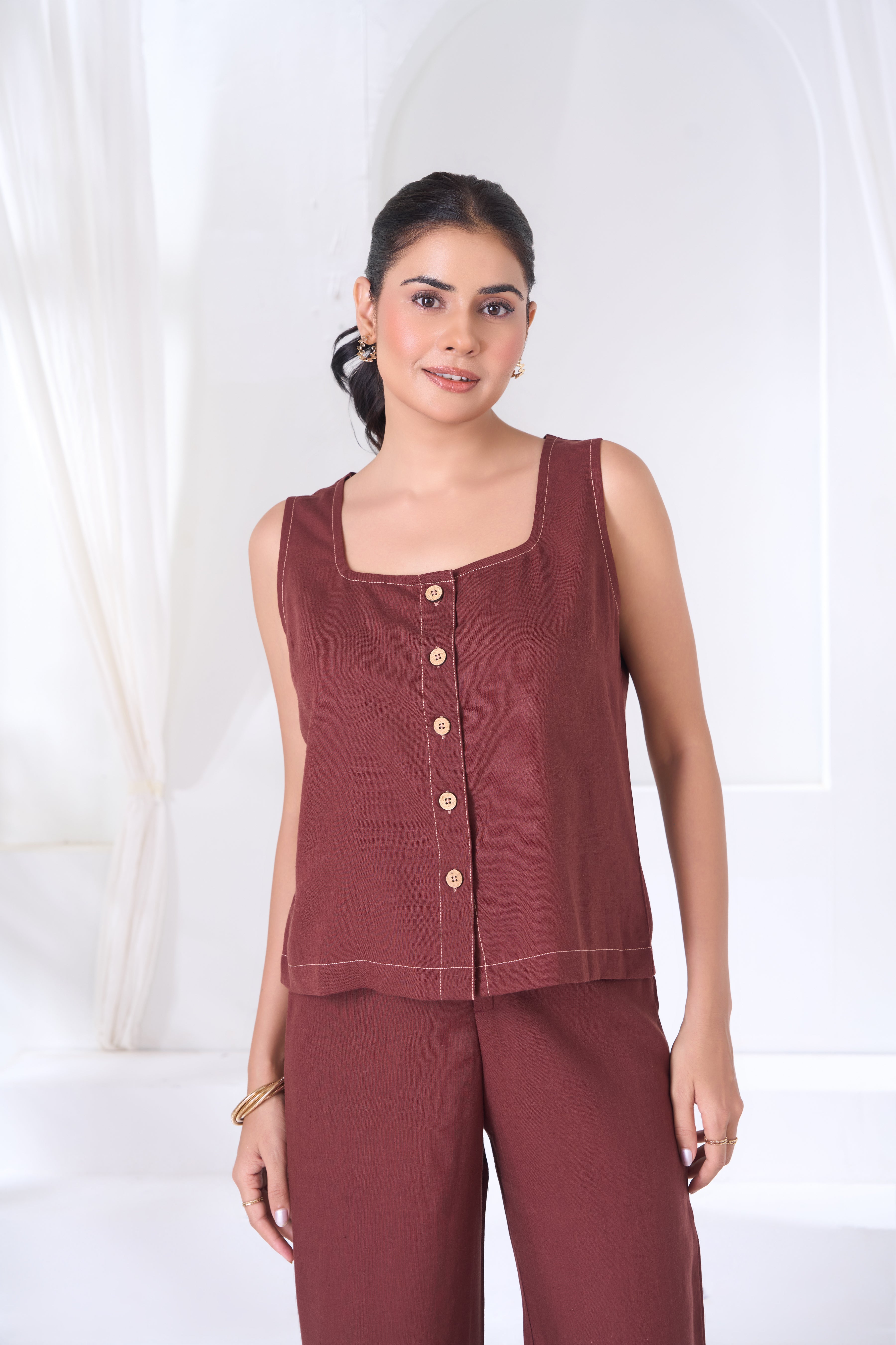 Contrast Stich Sleeveless Top
