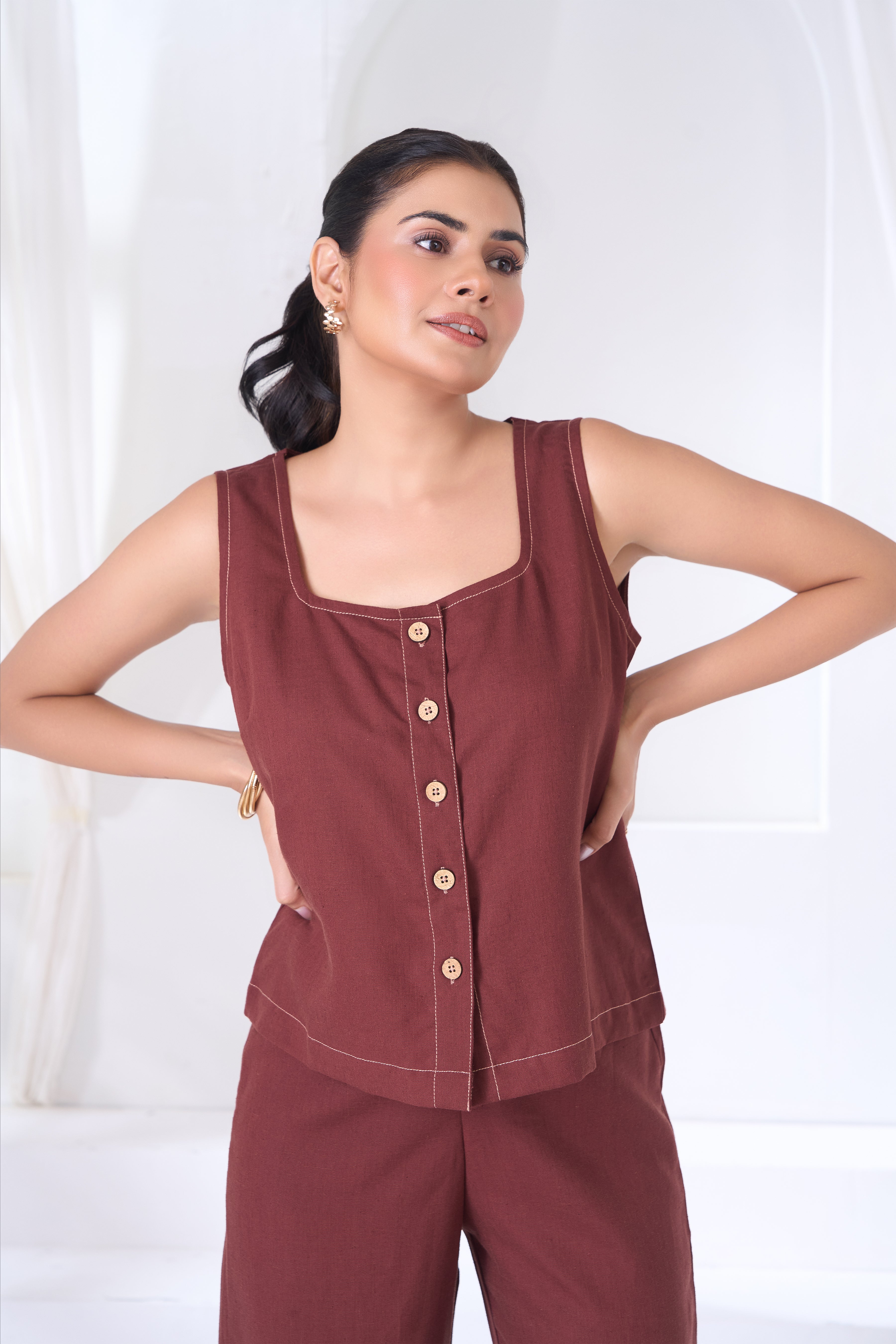 Contrast Stich Sleeveless Top